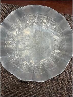 Everlast metal floral tray